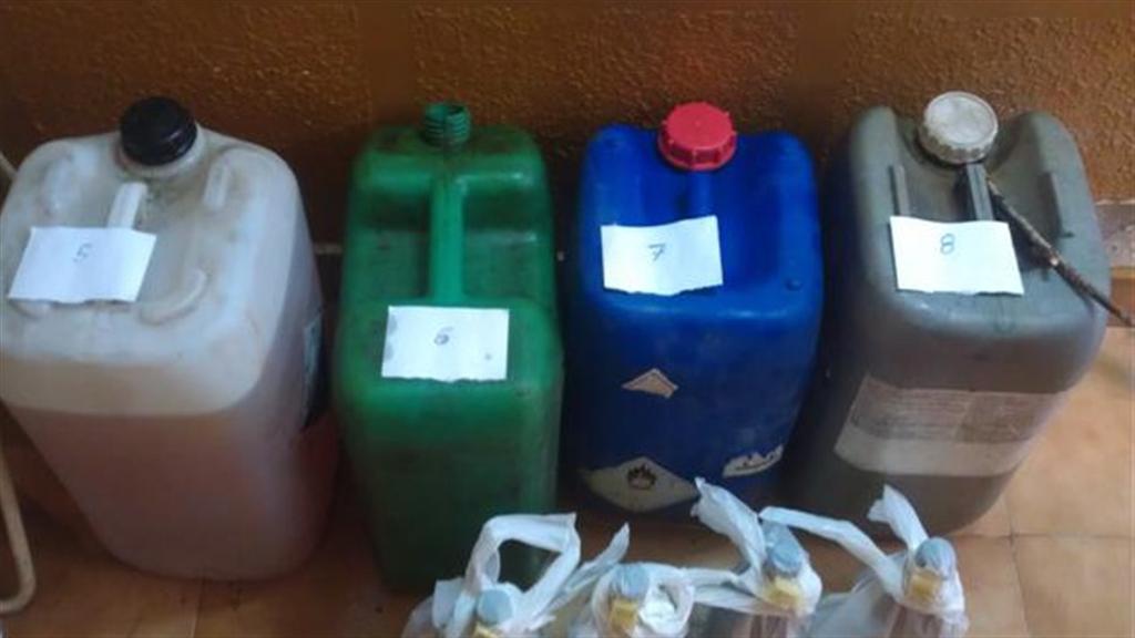 Товарен микробус с 3 тона нелегален етилов алкохол в пластмасови
