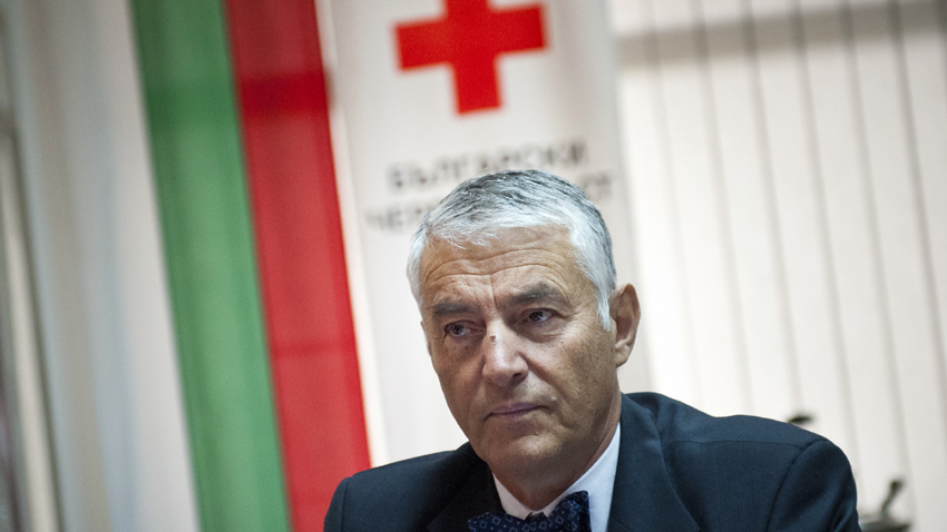 Председателят на Българския червен кръст БЧК Христо Григоров получи наградата