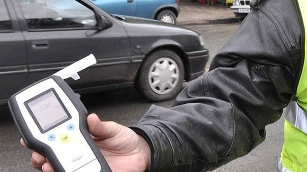 25-годишен турски шофьор, употребил алкохол, се е опитал да подкупи