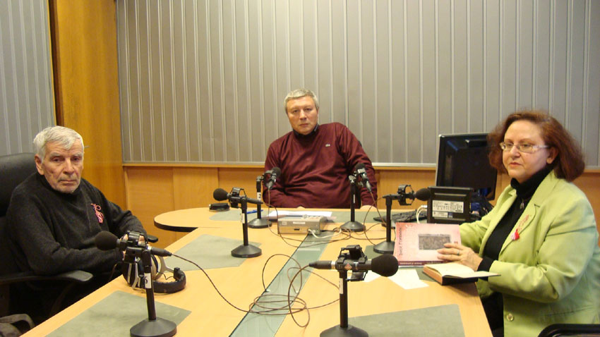 Васил Балевски, Митко Новков и Катя Зографова в студиото на предаването (отляво надясно).
