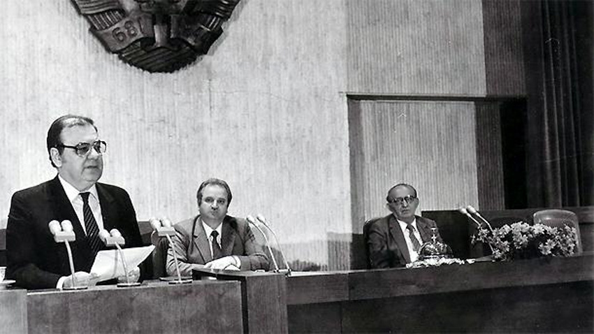 Petar Mladenov delivering the emblematic speach (leader Todor Zhivkov sitting in the far end)  /  Photo: archive