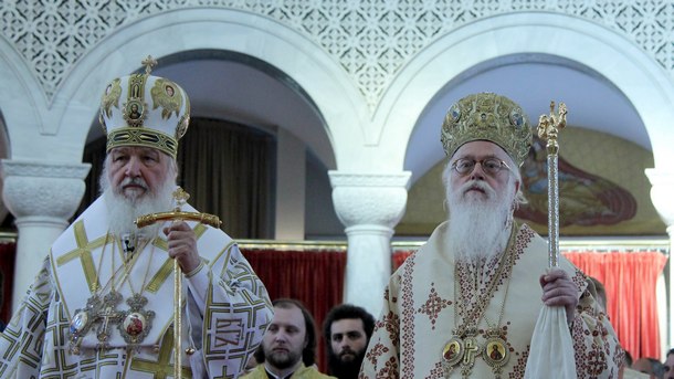 Руският патриарх Кирил и главата на Албанската православна църква архиепископ