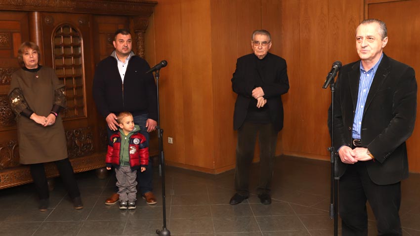 Boni Petrunova (left to right), Antonio Vasilev with his son, Acad. Svetlin Rusev and Prof. Valeri Stefanov at the opening of the exposition