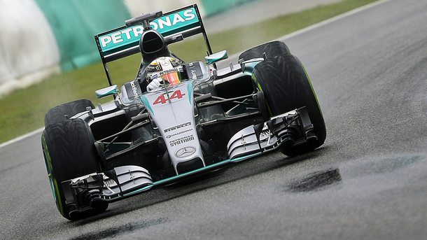 Люис Хамилтън с Мерцедес спечели първата стартова позиция за Гран