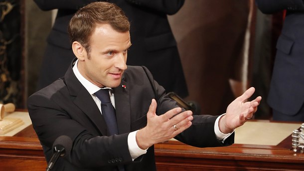 Френският президент Еманюел Макрон предизвика серия от коментари в социалните
