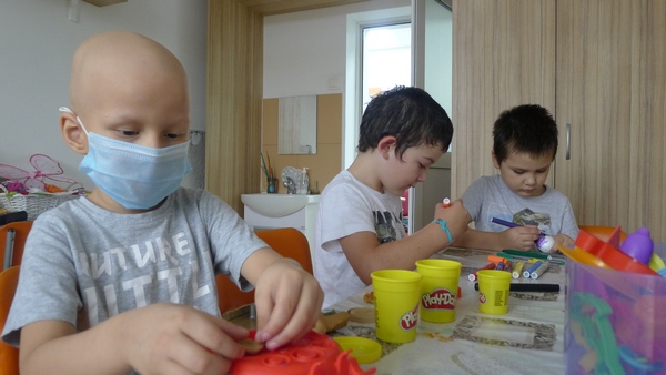 Българската православна църква дари скъп апарат за лечение на деца