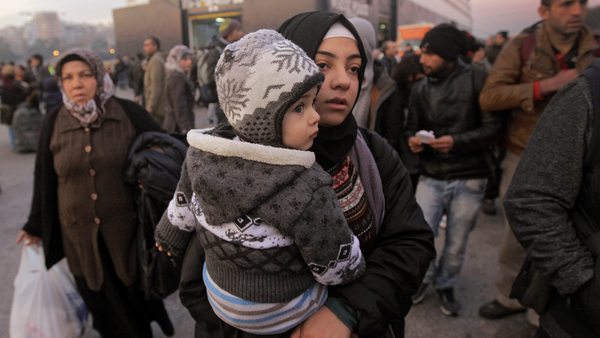 Само 16 процента от кандидатите за убежище в Гърция могат