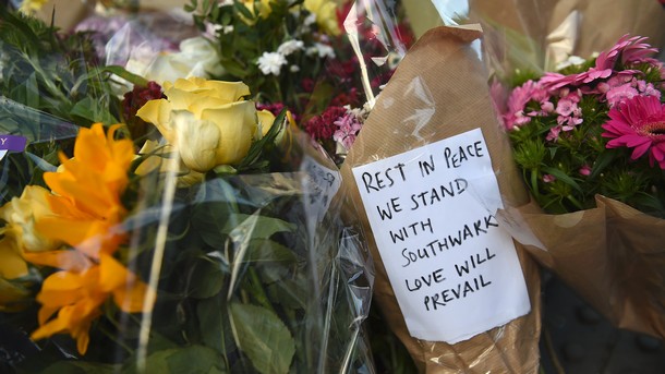 Великобритания почита днес паметта на загиналите при терористичното нападение на
