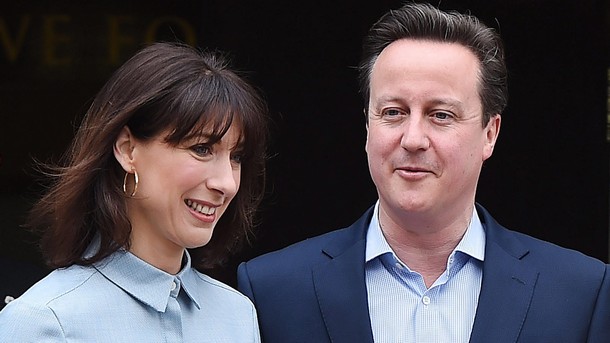 Дейвид Камерън гласува със съпругата си Саманта в Оксфордшър