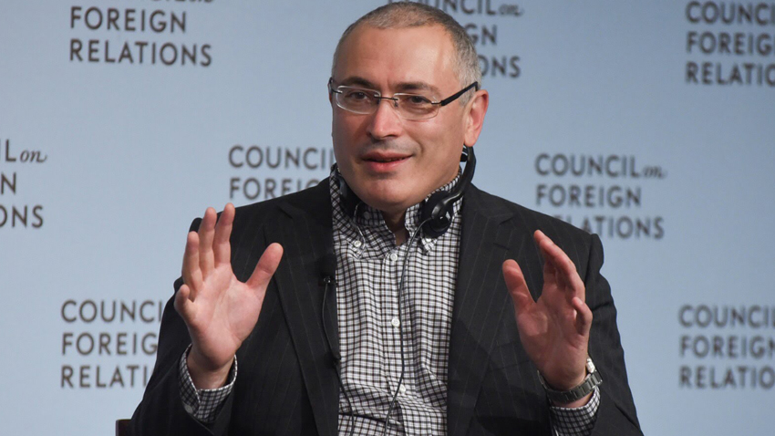 Бизнесменът Михаил Ходорковски и бившият съсобственик на ЮКОС Леонид Невзлин