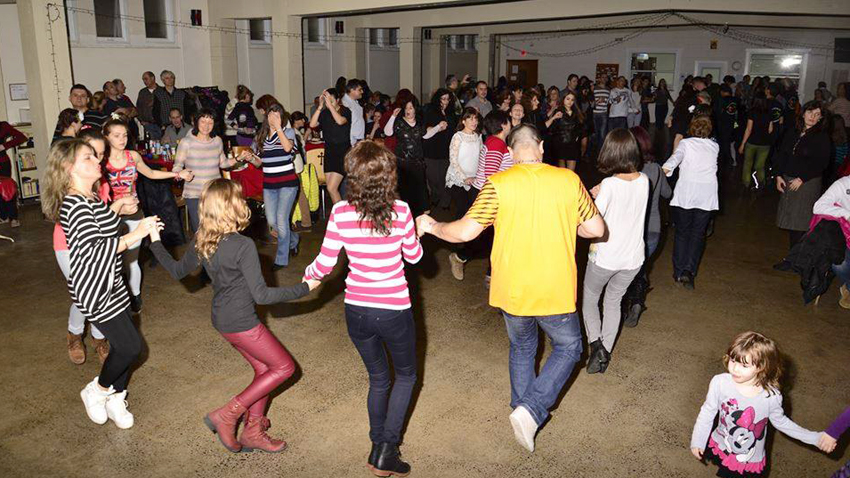 The Bulgarian community at the chaindance  / photo: Tsonko Stoyanov