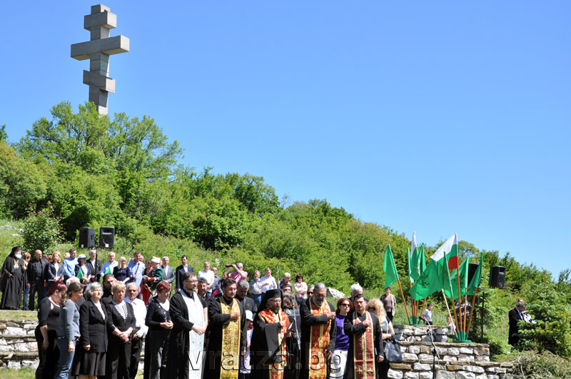 С традиционното всенародно поклонение на връх Oколчица във Врачанския Балкан
