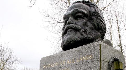 Надгробният паметник в Лондон на Карл Маркс