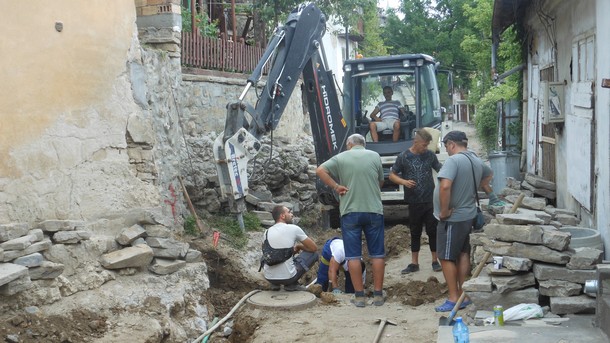 Ремонти в стария град на Велико Търново унищожават вековни каменни