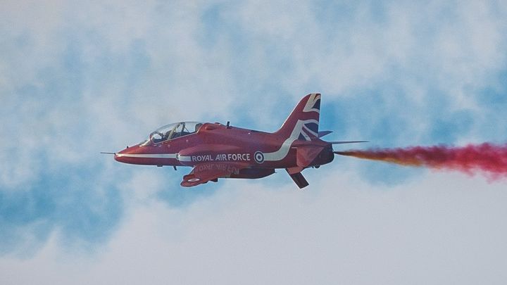 Самолет, използван от британския аеробатичен тим Ред ароус“, се разби