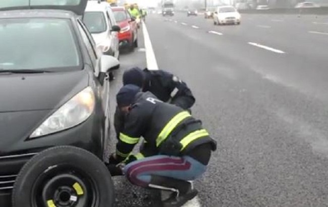 В Италия над 200 леки коли и камиони спукаха гуми
