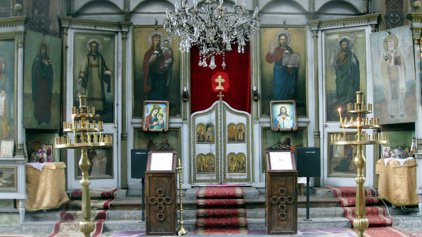 Altari i kishës “Shën Profet Ilija”