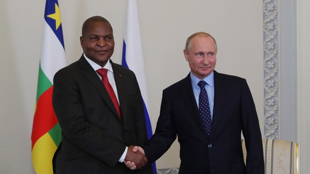 Руският президент Владимир Путин по време на среща с централноафриканския му колега Фустен Тудера през май