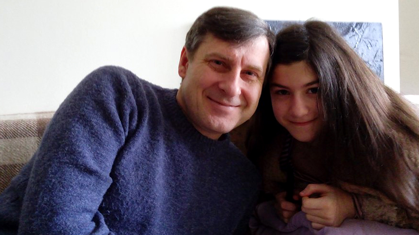 Alexander Telalim mit seiner Tochter
