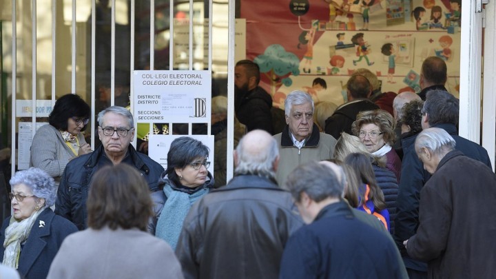 След месеци на политическа криза днес Каталуня избира нов регионален