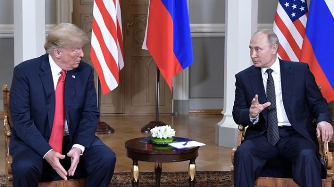 Доналд Тръмп и Владимир Путин разговарят в Президентския дворец в Хелзинки на 16 юли 2018 г.