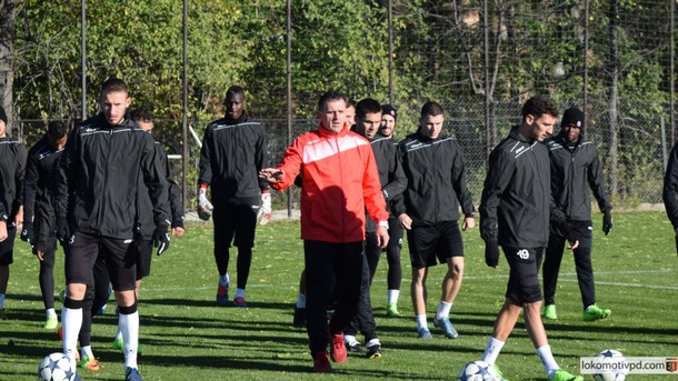 Новият старши треньор на Локомотив Пловдив Бруно Акрапович проведе днес