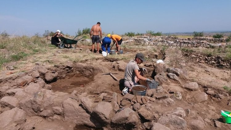 Нови разкрития направиха археолози в подножието на мистичния връх Драгойна