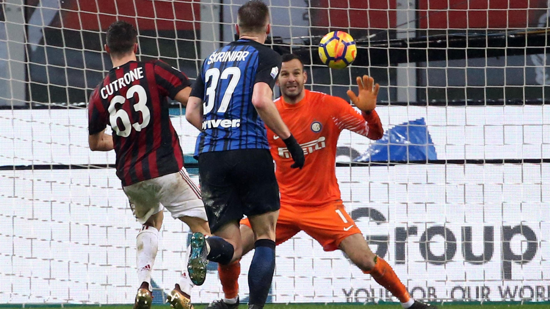 Милан победи градския съперник Интер с 1 0 след продължения и