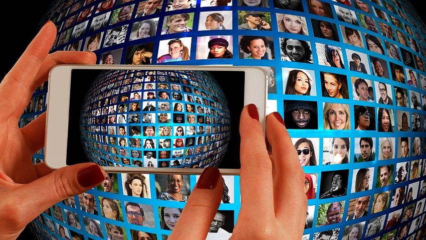 Сърфирате из интернет където разглеждате всевъзможни сайтове публикации и видеа