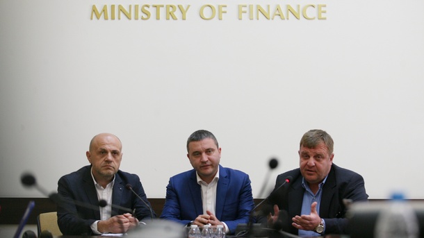  Министрите Томислав Дончев, Владислав Горанов и Красимир Каракачанов ни брифинга в Министерството на финансите 