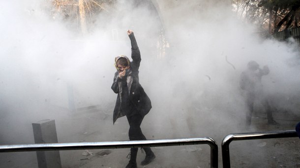 Пета нощ на протести в Иран Девет души са били