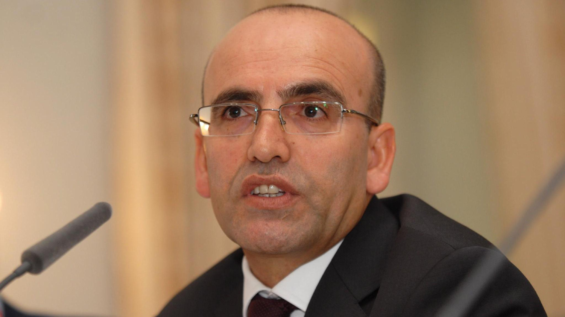 Турският министър на икономиката Мехмет Шимшек призова инвеститорите към спокойствие