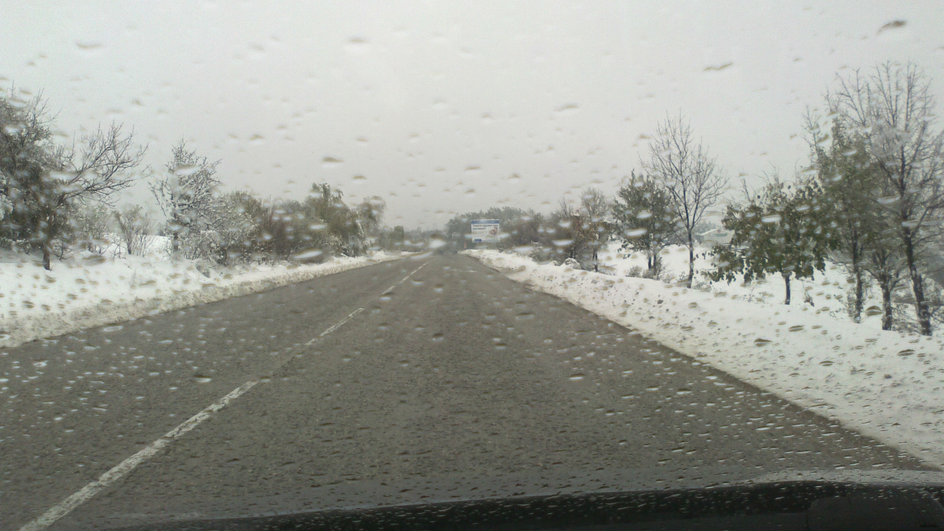 Пътят Добрич-Варна е затворен за движение заради обилен снеговалеж във
