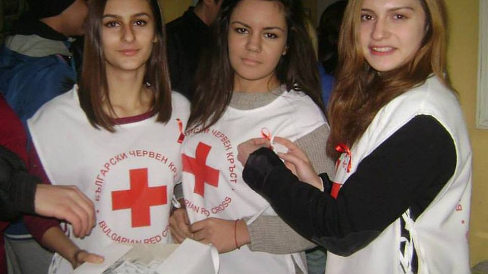 Теодосия Микова с приятели от Българския младежки червен кръст, Видин, Снимка: Личен архив