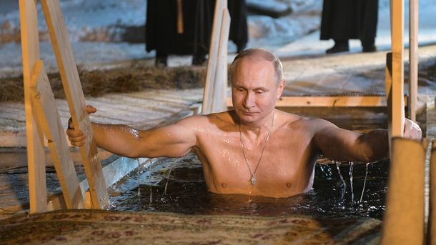 Президентът Владимир Путин и много други православни християни пренебрегнаха студа