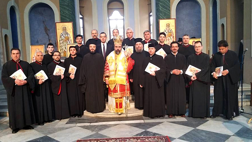 Avec le chœur byzantin grec Domestiki, dirigé par Grigoriy Papaémanouil à Izmir, Turquie. Au centre – le métropolite d’Izmir Bartolomée.