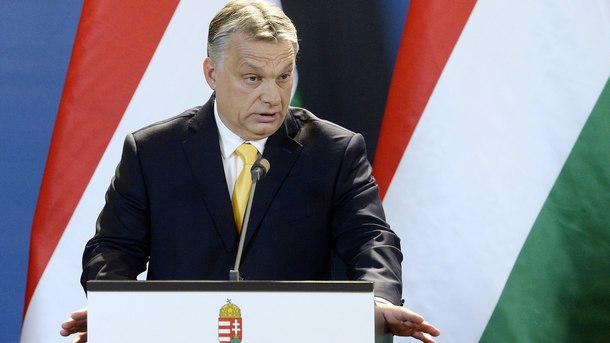 Европейският съюз хем размахва пръст на Виктор Орбан и неговите