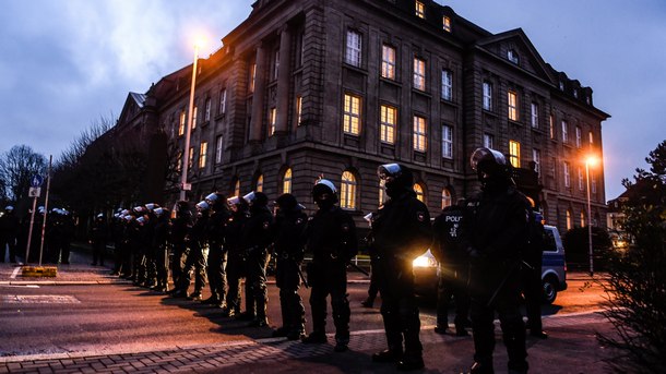 Германската полиция издига улични заграждения в Хановер преди конгреса на