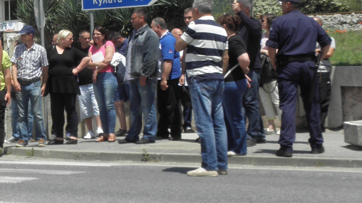 Жители на Добрич излязоха на протест срещу местното ВиК дружество