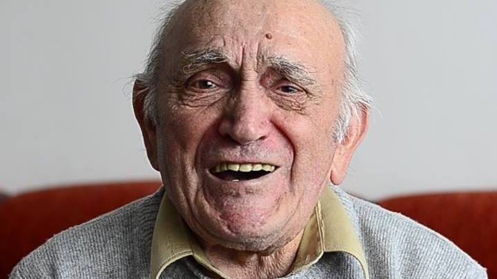 89-годишният Петър Стаменов стана популярен в най-известния интернет сайт за