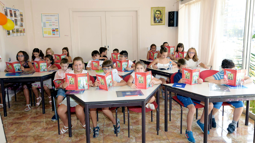 Деца от българското училище в Атина, Гърция