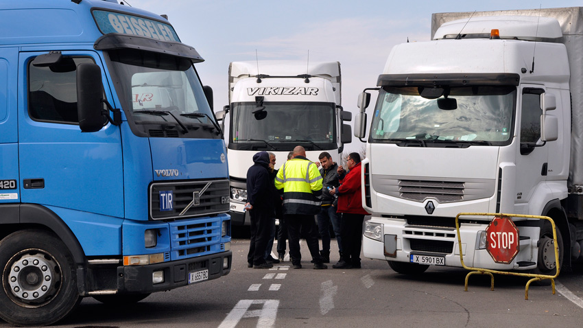 На всеки 3 седмици около 3000 български камиона ще отпадат