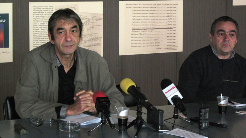 Анастас Попдимитров (вляво) и Никола Вандов дадоха пресконференция във Враца