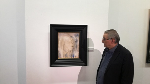 Светлин Русев перед портретом Ванги в московской галерее        Фото Ангела Григорова