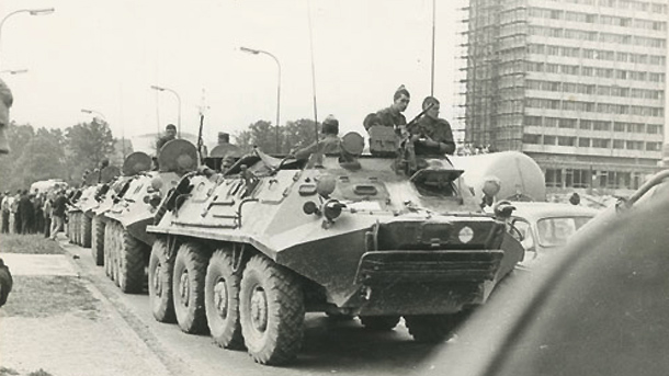 Bulgarische Transportpanzer in Banská Bystrica, der Tschechoslowakei, 1968