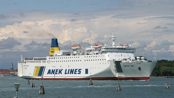 Работниците в гръцките фериботни линии обявиха 24 часова стачка днес потвърди