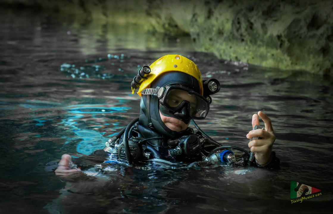 Ники Златков - най-младият в света сертифициран пещерен водолаз и изследовател, започва кариерата си в пещерното гмуркане на 10 годишна възраст. В момента, на 13, член на изследователския екип АТИ към школа “Дайвинг Мексико”