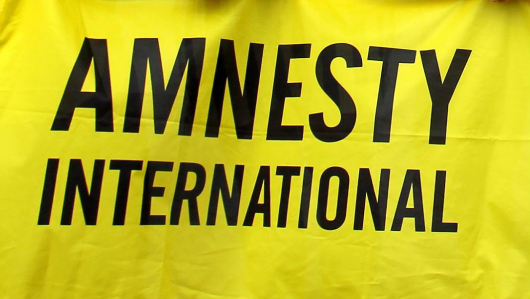 Според международната правозащитна организация Амнести интернешънъл променената наредба за бежанците