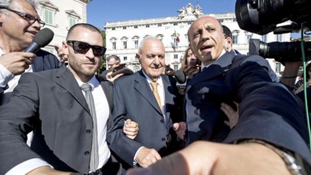 Доста спорният нов министър по европейските въпроси на Италия Паоло