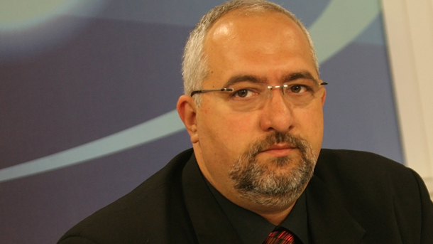 Зам.-председателят на Единната народна партия Емил Мечикян внесе сигнал в Комисията за